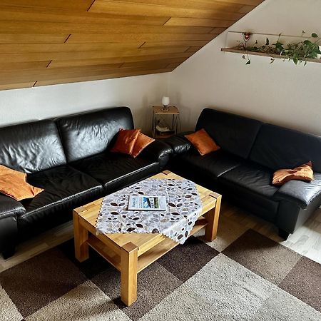 Haus Alt - Ferienwohnung Illingen  エクステリア 写真