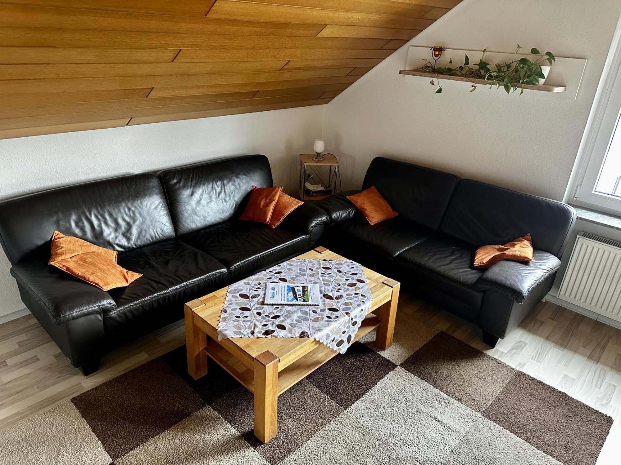 Haus Alt - Ferienwohnung Illingen  エクステリア 写真